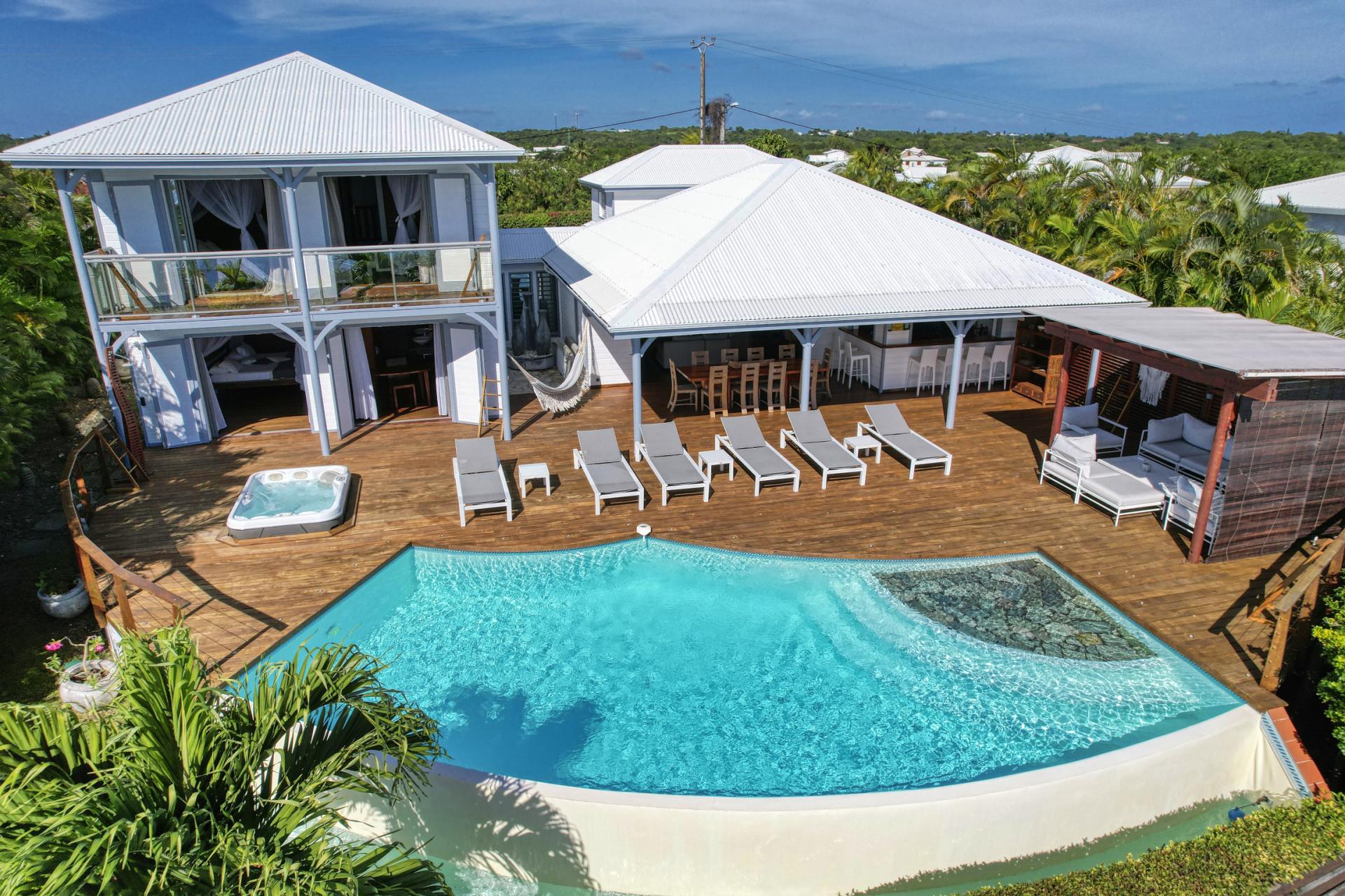 1.Location villa piscine Sainte Anne Guadeloupe_vue d'ensemble